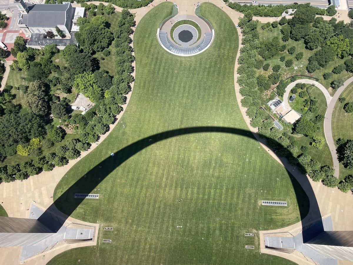 Legs and arch's shadow 