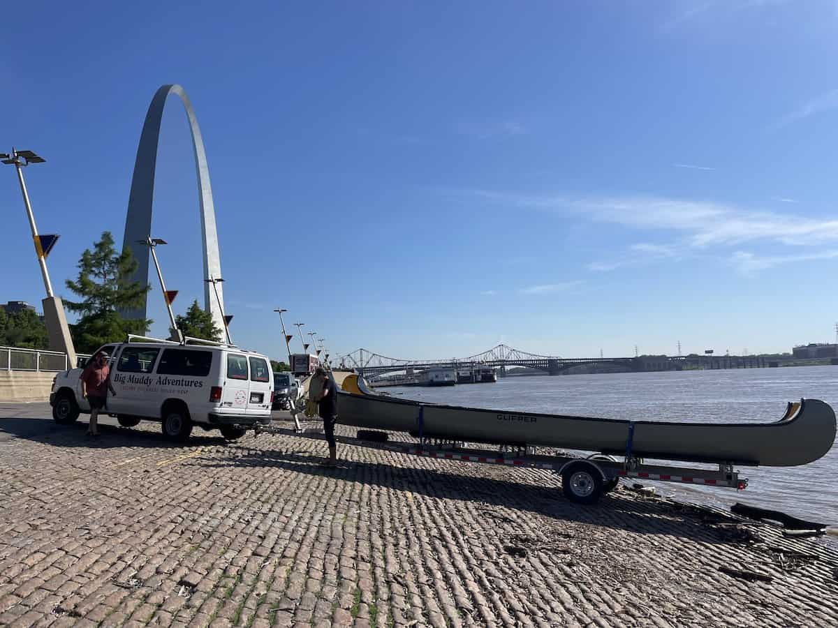 10-person canoes along Mississippi River