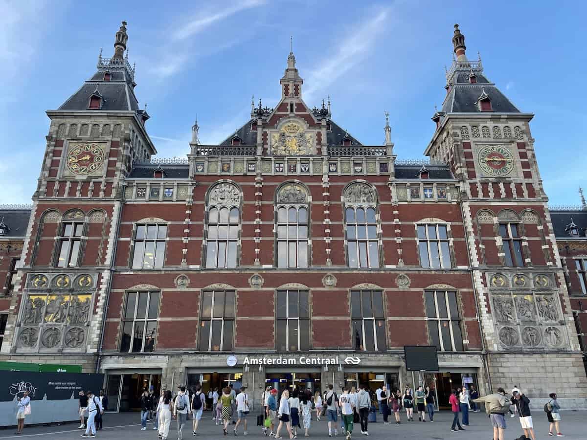 Amsterdam Centraal train